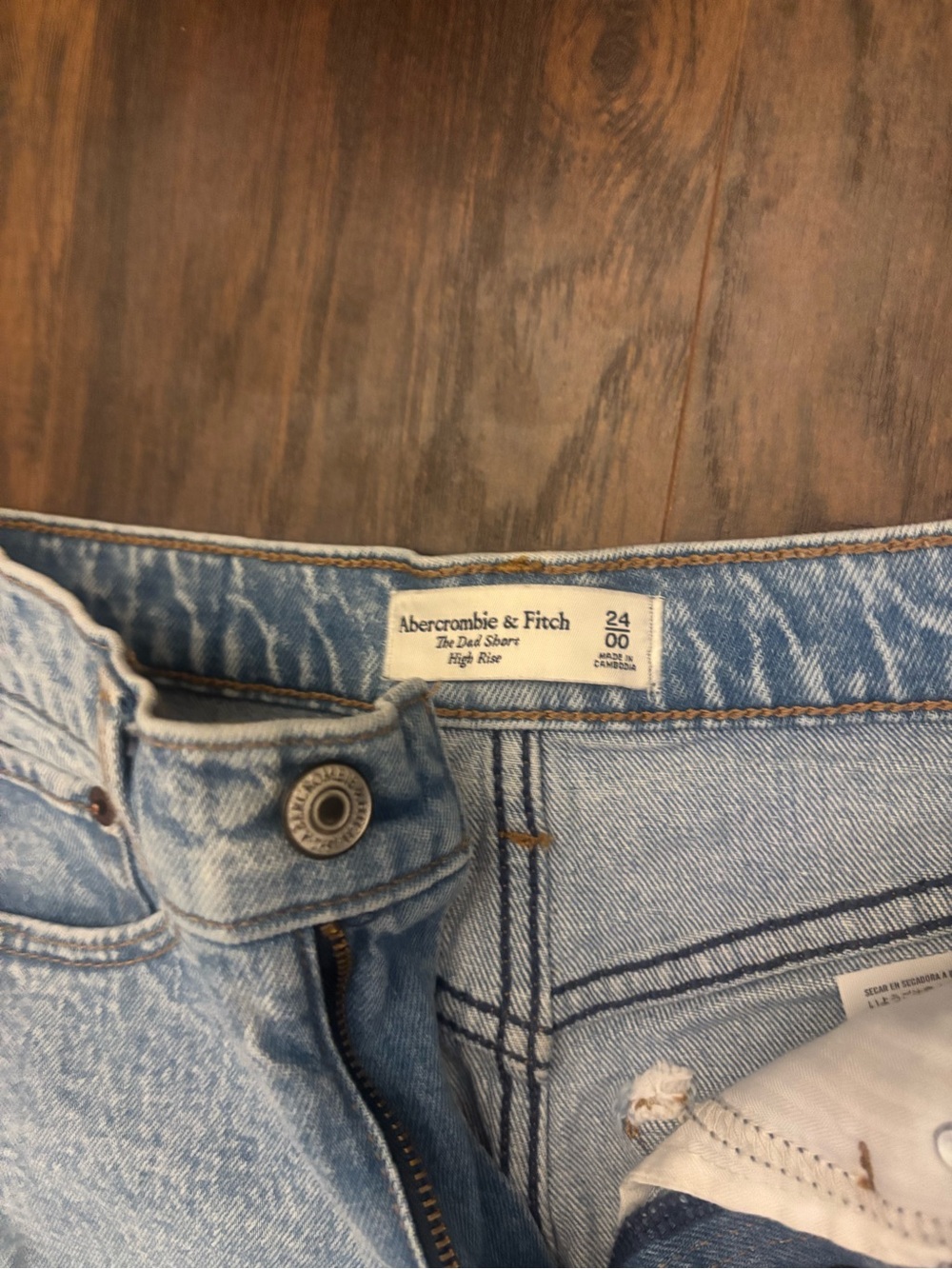 Abercrombie & Fitch Light Blue High-Rise Denim Shorts - Picture 3 of 3